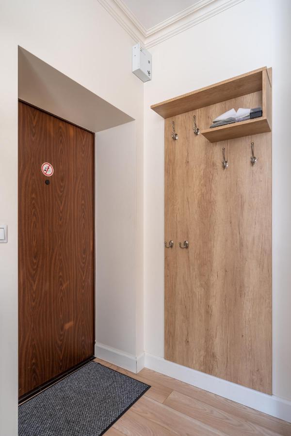 Stylish Studio Close To City Center, Cafes & Parks & Local Dining Рига Экстерьер фото