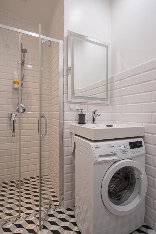Stylish Studio Close To City Center, Cafes & Parks & Local Dining Рига Экстерьер фото