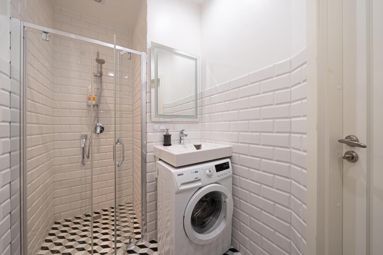 Stylish Studio Close To City Center, Cafes & Parks & Local Dining Рига Экстерьер фото