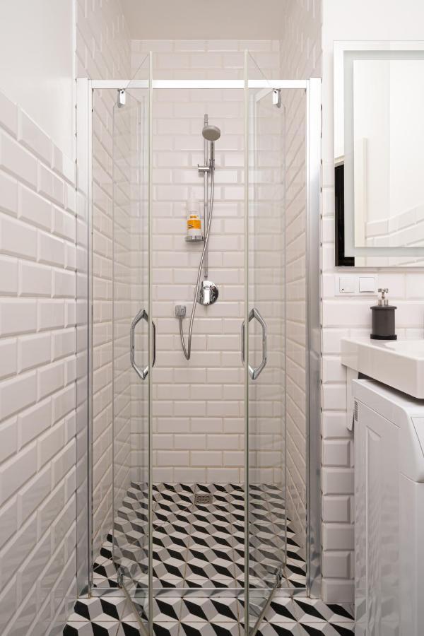 Stylish Studio Close To City Center, Cafes & Parks & Local Dining Рига Экстерьер фото